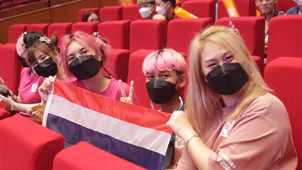 Cổ động viên Thái Lan ‘tô màu’ cho khán phòng Free Fire SEA Games 31 - Ảnh 1