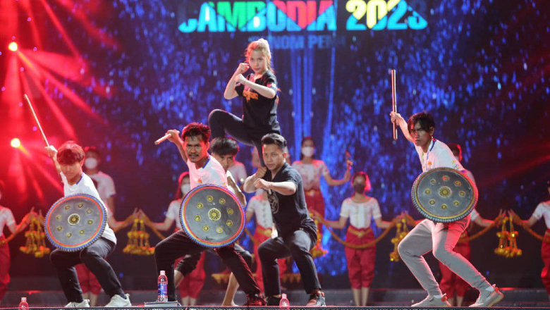 Campuchia trình diễn võ thuật ở lễ bế mạc SEA Games 31 - Ảnh 1