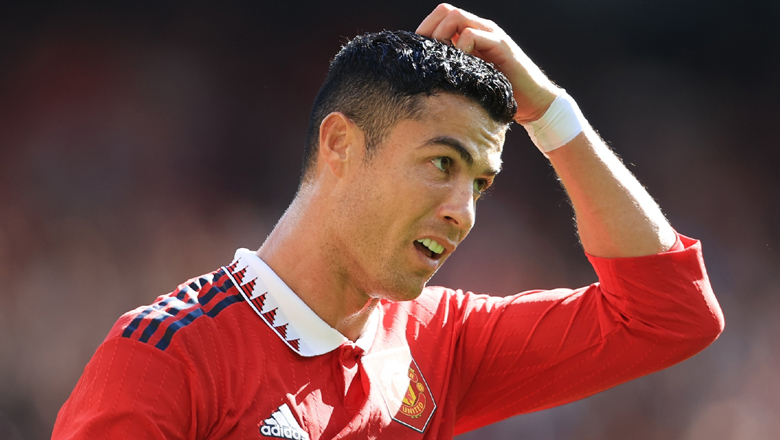 HLV Ten Hag ‘nắn gân’ Ronaldo và sao MU: Bỏ về sớm là điều không thể chấp nhận - Ảnh 1