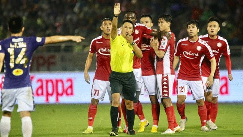 Trọng tài từng khiến Công Phượng nóng mặt cầm còi trận Bình Phước - Hà Nội FC - Ảnh 1