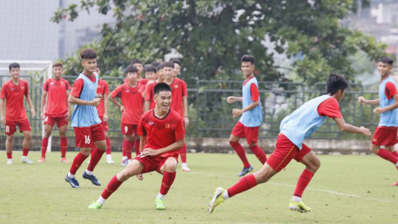 U17 Việt Nam đá tập với U19 Viettel trước thềm giải châu Á - Ảnh 1