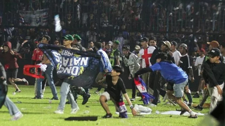 Vì sao giải VĐQG Indonesia xảy ra vụ bạo loạn khiến 127 người thiệt mạng? - Ảnh 1