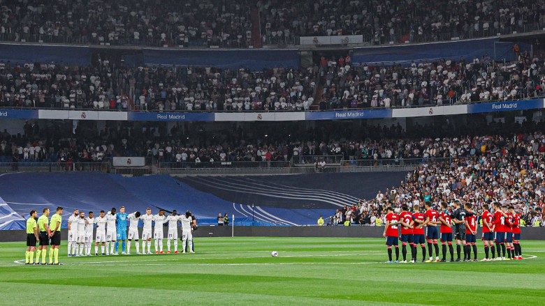 UEFA tưởng nhớ các nạn nhân ở thảm họa Indonesia khiến 125 người chết - Ảnh 2