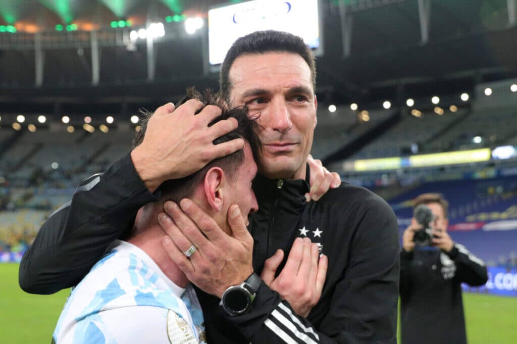 Argentina, Messi và Scaloni: Từ những kẻ bị ruồng bỏ trở thành người hung - Ảnh 3