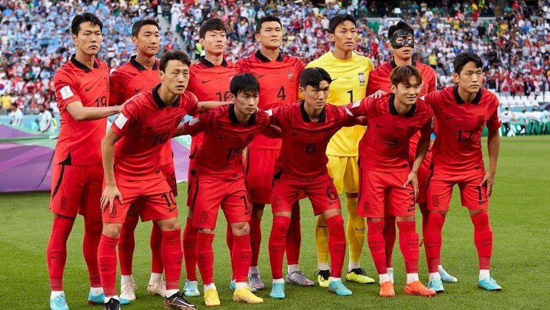ĐT Hàn Quốc khiến Uruguay ‘hoa mắt’, ra sân với 5 cầu thủ phòng ngự họ Kim - Ảnh 1