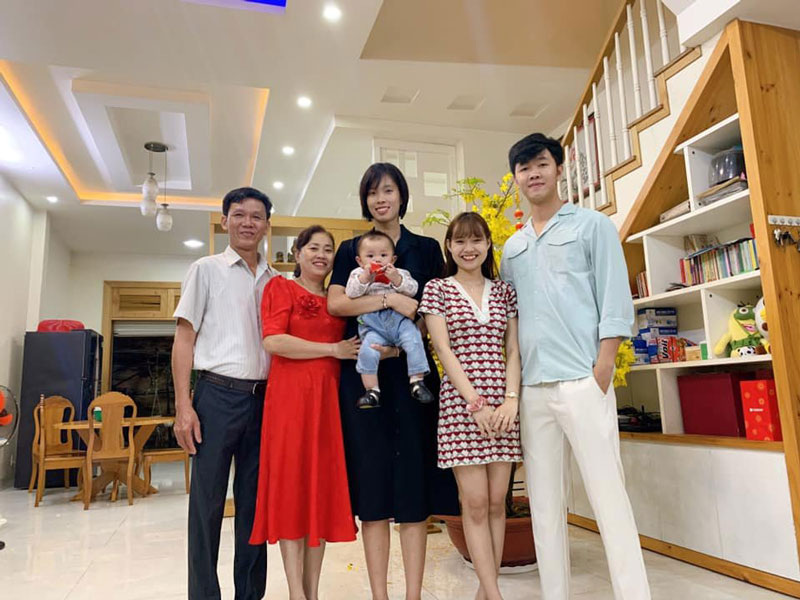 Hé lộ gia đình hạnh phúc hiếm người biết của chủ công Trần Thị Thanh Thúy - Ảnh 1