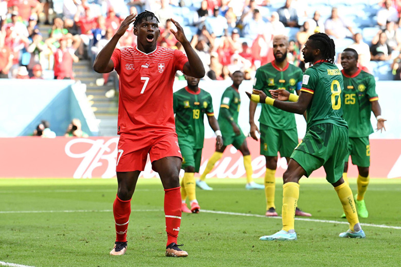 Vì sao Embolo không ăn mừng khi ghi bàn vào lưới Cameroon? - Ảnh 2