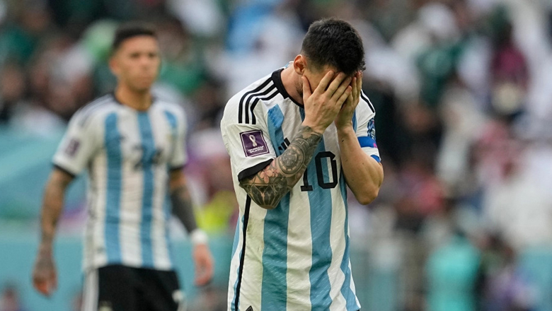CĐV Argentina ẩu đả với người hâm mộ Mexico để bảo vệ Messi - Ảnh 2