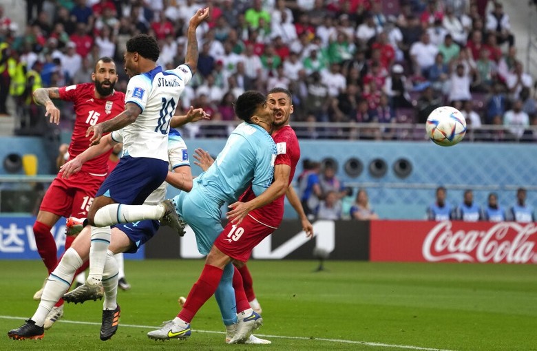 Thủ môn số 1 Iran chấn thương vỡ mũi, nghỉ thi đấu hết World Cup 2022 - Ảnh 1