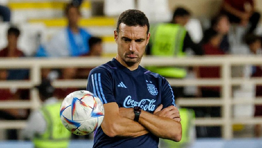 HLV Scaloni nổi giận lôi đình vì báo chí Argentina tiết lộ chuyện cầu thủ bị chấn thương