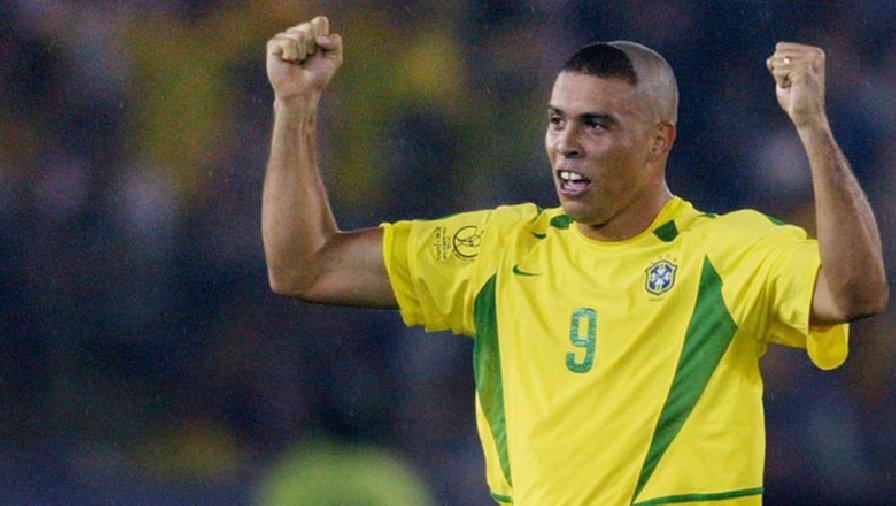 Kaka: Ở Brazil, Ronaldo chỉ là một ông béo khi bước xuống phố