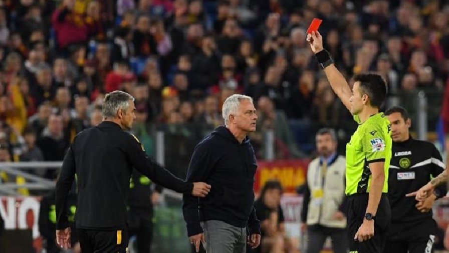 Mourinho nhận thẻ đỏ trong ngày Roma bị cầm chân trên sân nhà